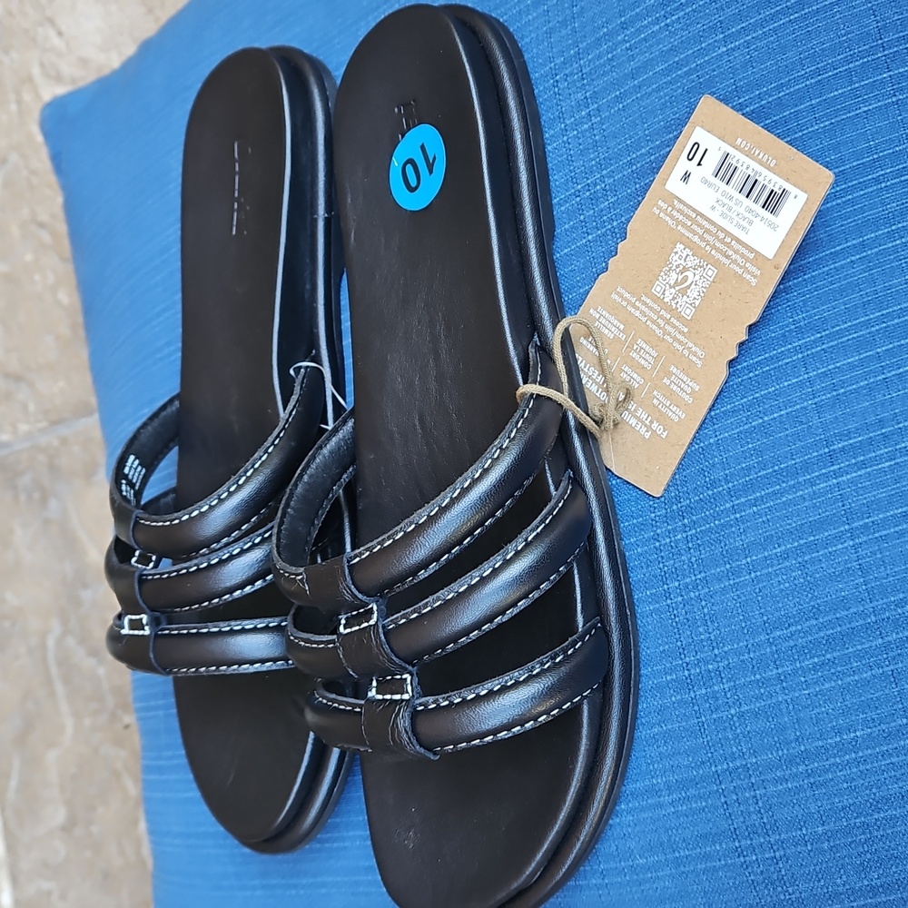 Sz 10 OluKai Tiare Leather Slides Sandals Black W/ White Contrast Stitch Detail
